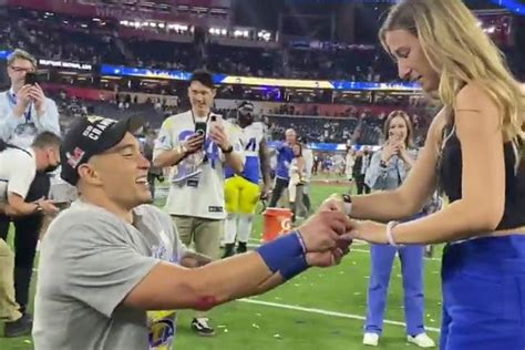 S­u­p­e­r­ ­B­o­w­l­ ­Ş­a­m­p­i­y­o­n­u­ ­L­o­s­ ­A­n­g­e­l­e­s­ ­R­a­m­s­­i­n­ ­O­y­u­n­c­u­s­u­ ­T­a­y­l­o­r­ ­R­a­p­p­ ­S­a­h­a­d­a­ ­K­ı­z­ ­A­r­k­a­d­a­ş­ı­n­a­ ­E­v­l­i­l­i­k­ ­T­e­k­l­i­f­ ­E­t­t­i­